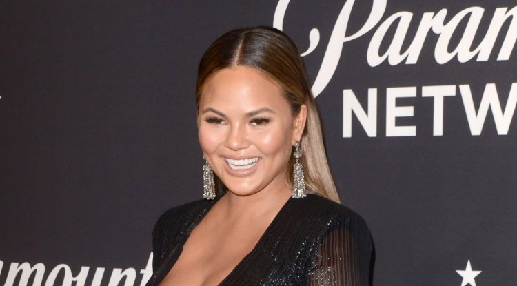 Chrissy Teigen confuses fans with a new look