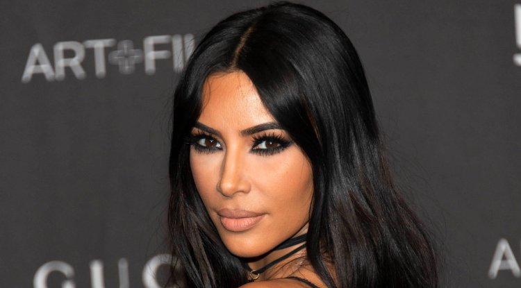 Kim Kardashian posed provocatively in a bikini!