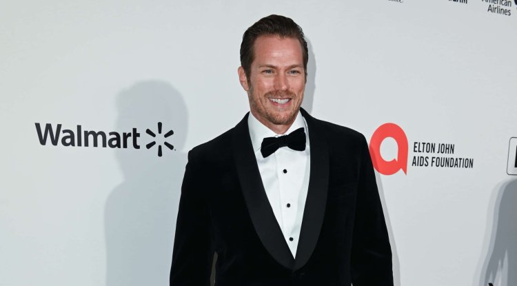 Jason Lewis is still a favorite of women!