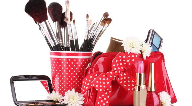 It  Is Time To Clean Your Cosmetic Bag