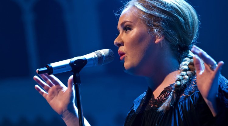 Adele Breaks Down In Tears As She Dedicates Brit Award To Her Ex-Husband