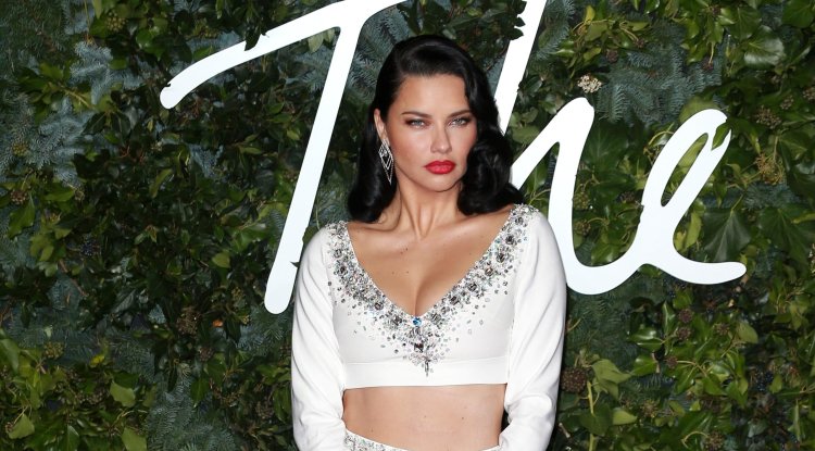 Brazilian beauty Adriana Lima is pregnant!