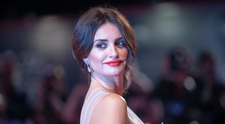 Penelope pretended to keep things under control