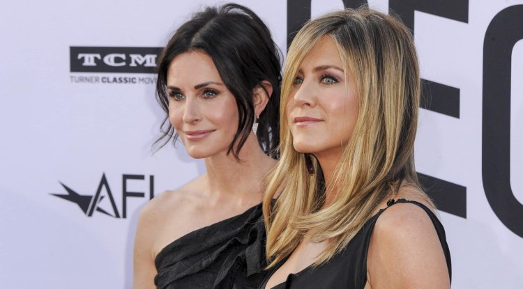 Courteney Cox About Her Plastic Surgeries!