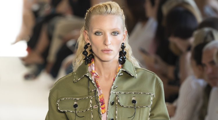 Maggie Maurer Pregnant On The Runway!