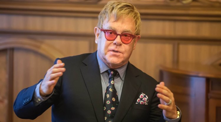 Elton John caught in a terrifying mid-air drama