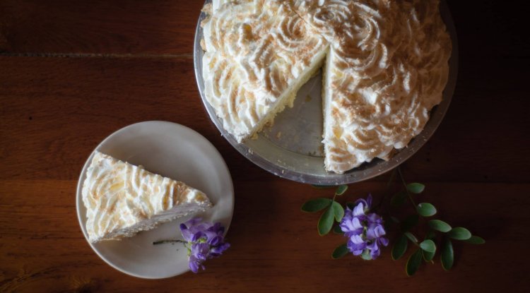 Quick coconut cake: A recipe for a simple and juicy dessert
