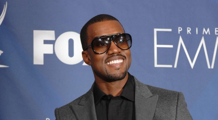 Kanye West has a new girlfriend again!