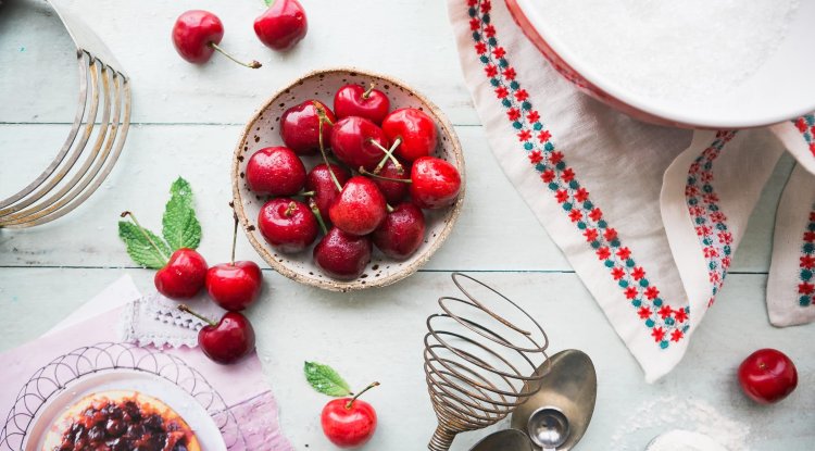 Creamy Cherry And Cheese Cake