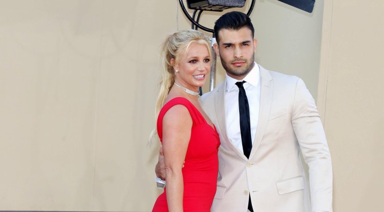 Britney Spears is finally free... AND NAKED!