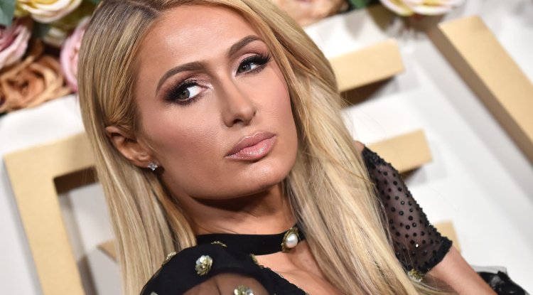 Paris Hilton Looks Stunning In Beach Photo