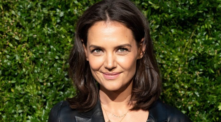 Katie Holmes wows in a suit and hot pink heels