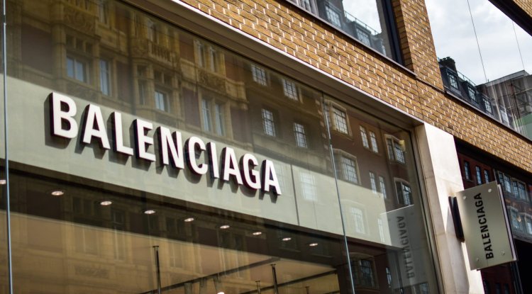 How Balenciaga express its support for Ukraine