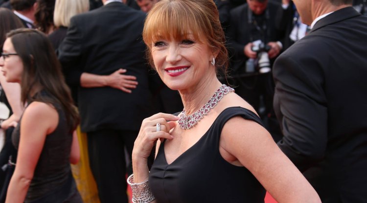 Jane Seymour Shows Off Incredible Abs