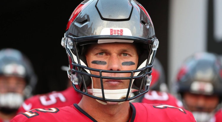 Tom Brady Retuns To Football