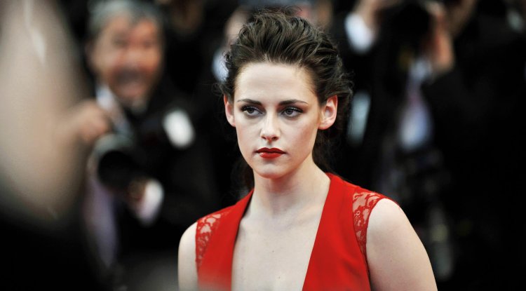 Kristen Stewart can't hide how crazy in love she is