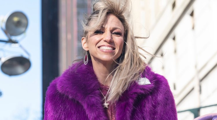 Debbie Gibson In Leather Miniskirt