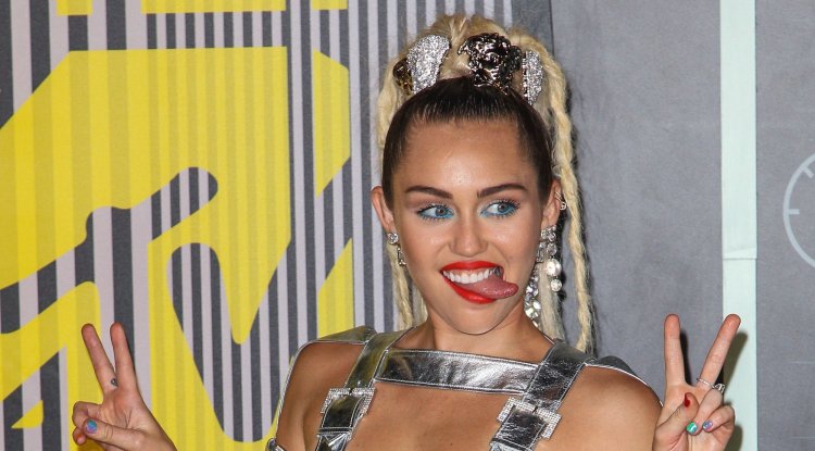 Miley Cyrus' plane was struck by lightning!