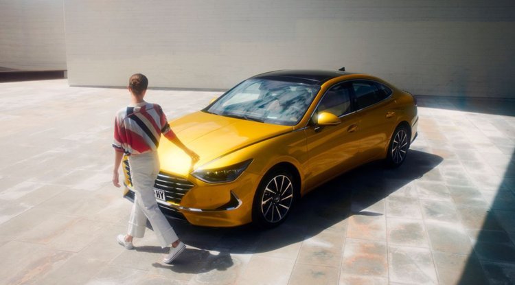 Hyundai: The solar roof on the car