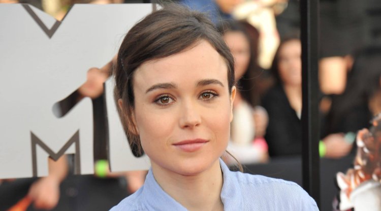 Elliot appeared at the 94th Academy Awards