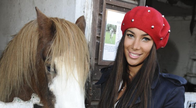 Leona's first appearance after pregnancy news