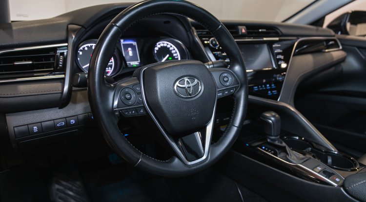 Toyota: Steering wheel that changes size