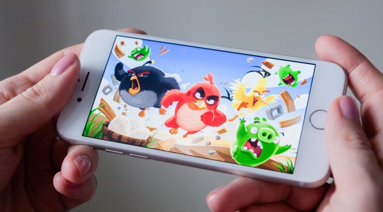 'Angry Birds': Game returns to app stores