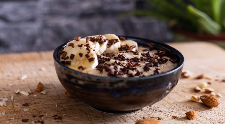 Chocolate porridge with banana