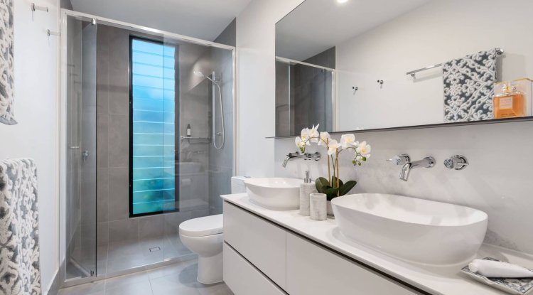 Modern bathroom in a few steps