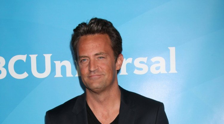 Perry was filmed with a mysterious brunette