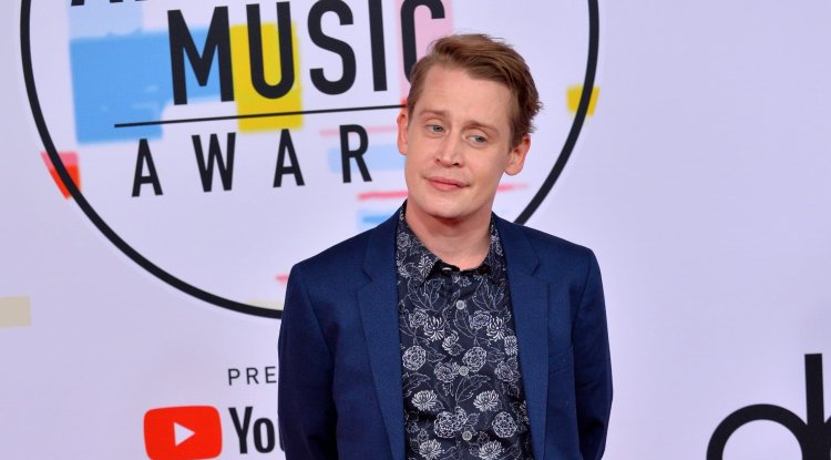 Macaulay Culkin caught in a walk!