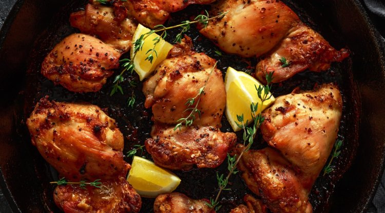 Delicious chicken thighs with lemon and thyme