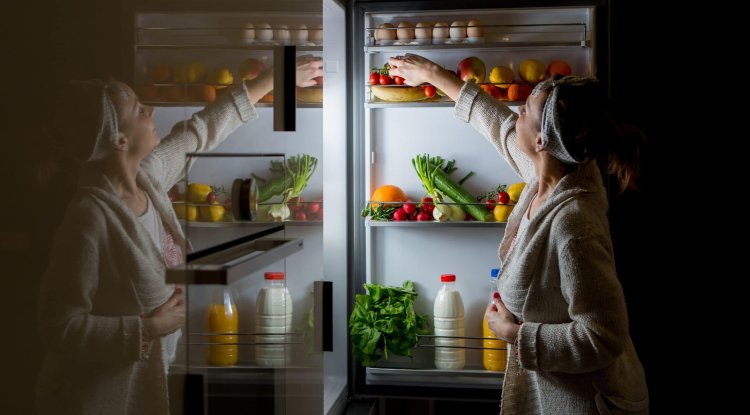 What happens to the body when we eat at night?