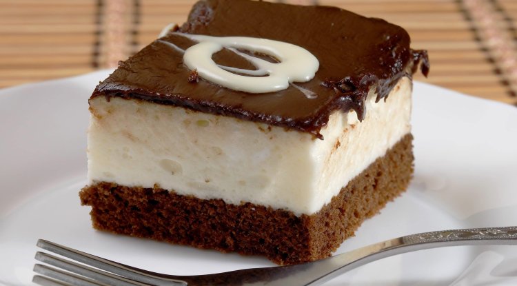 Amazing cake with coconut and white chocolate