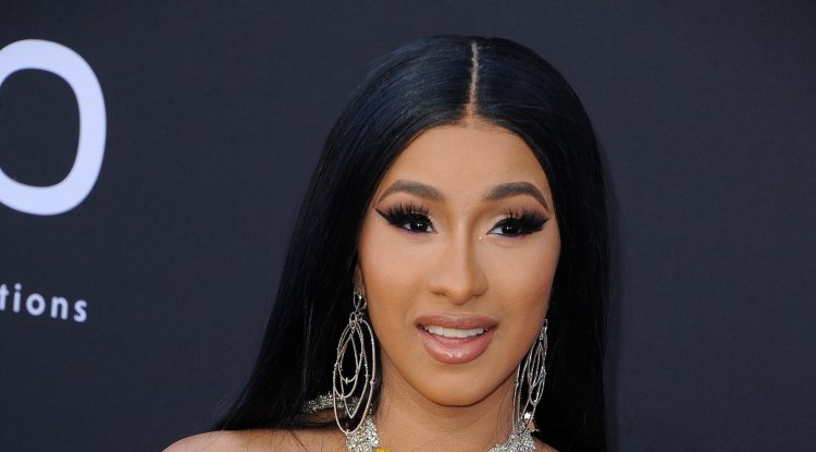 Cardi B published the first photo of her son