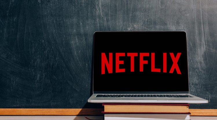 NETFLIX LOSES 200,000 SUBSCRIBERS