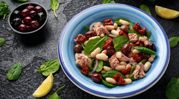 Colorful tuna and bean salad!