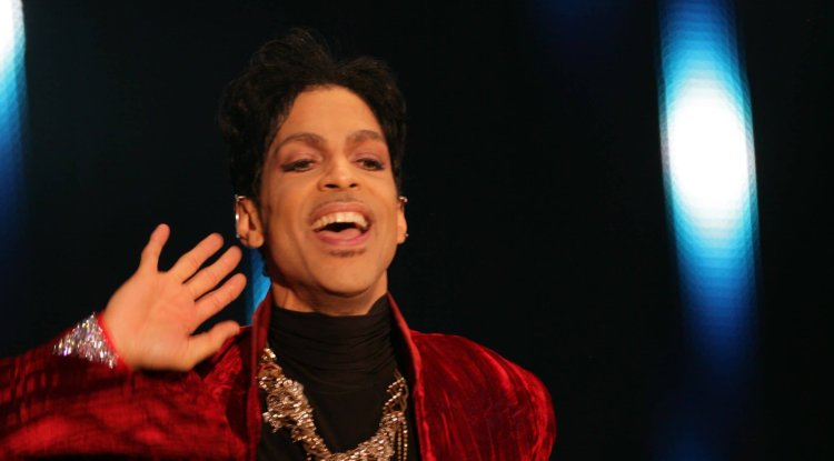 All the scandals of the Prince!