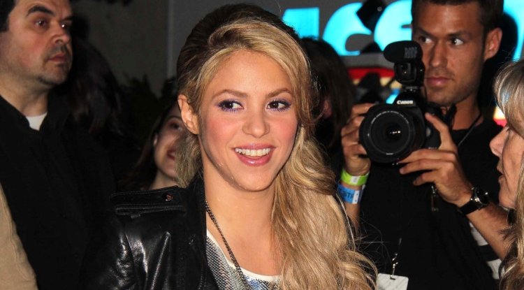 PHOTO: Shakira caught on a beach!