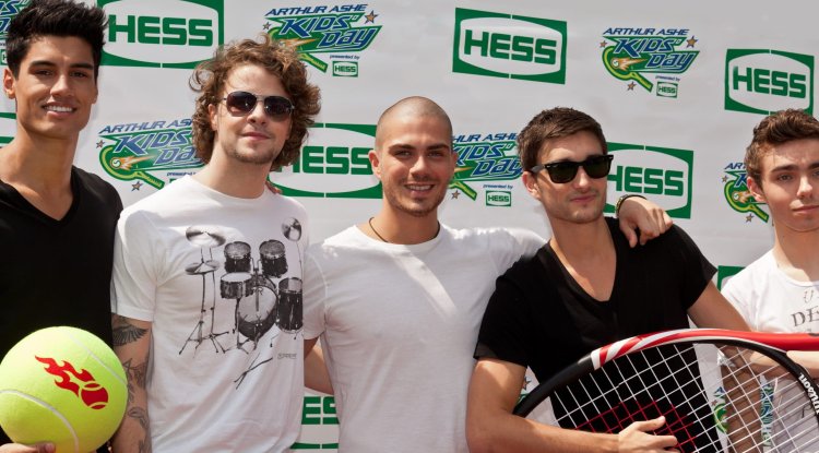 Tom Parker's widow lives with his colleague