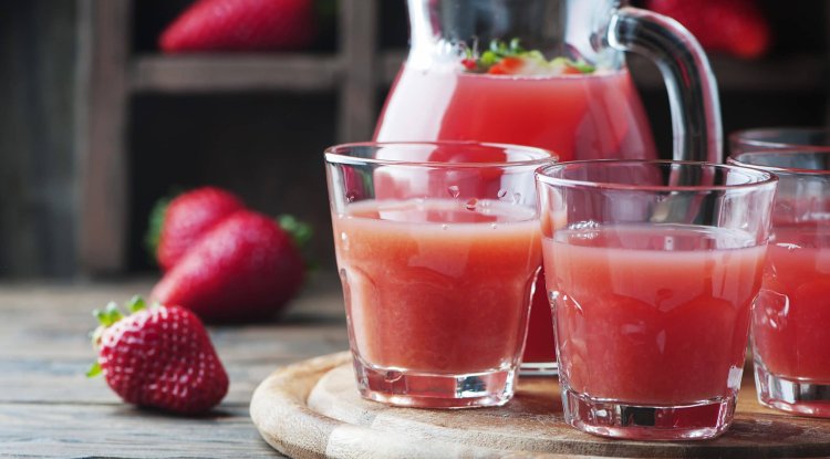 Quick and easy: Homemade fresh strawberry juice!