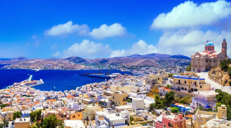 A Greek island ideal for a family vacation!