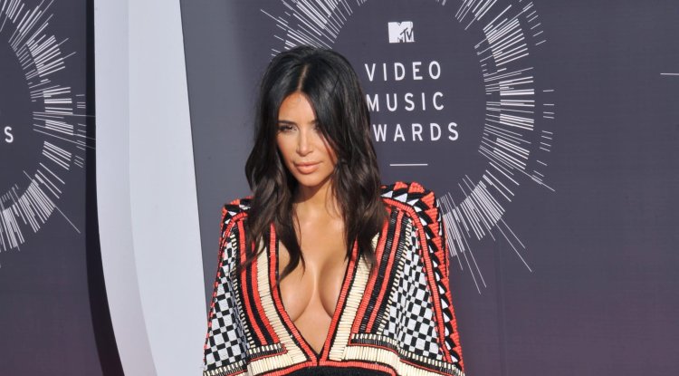 The Kim Kardashian's most bizarre beauty trick!