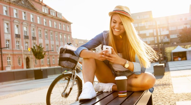 THE WAY YOU HOLD THE PHONE REVEALS EVERYTHING