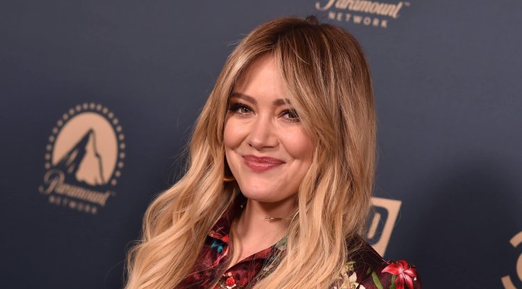 Hilary Duff posed completely naked!