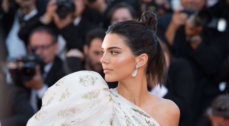 Must watch: Kendall vs cucumber!