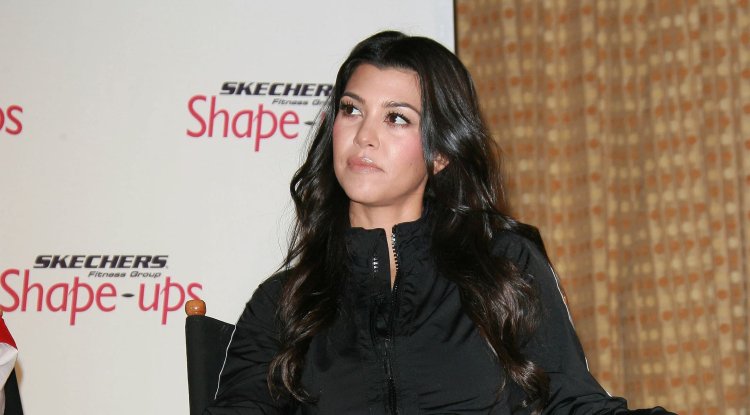 Kourtney broke Travis Barker's engagement ring!