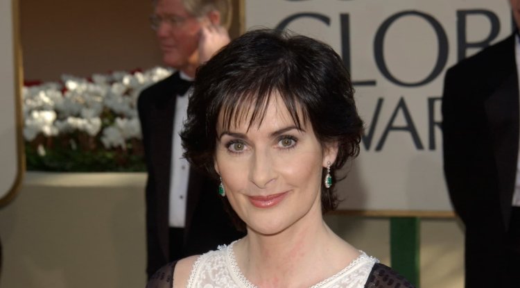 What happened with singer Enya?