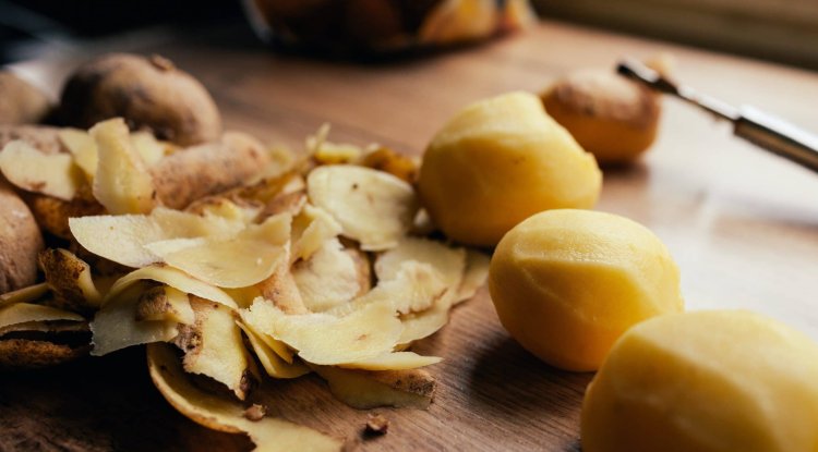 Delicious snack made from potato peelings!