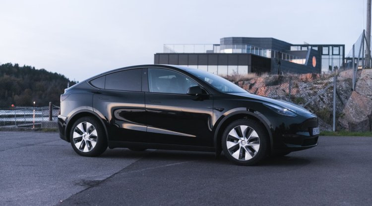 The hack allows you to unlock and steal Tesla